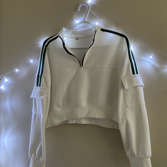 Cropped Sweater - Picture 3 of 3